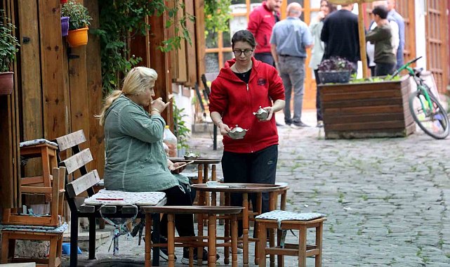 Hüma Hatun Sokağı'nın tamamın kadınlardan oluşan esnafı, ahilik kültürünü yaşatmaya çalışıyor