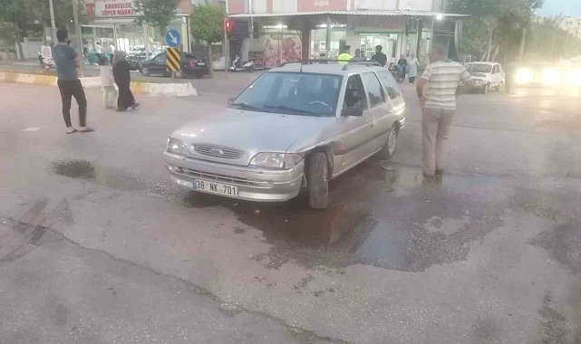 İki otomobil çarpıştı: 2 yaralı