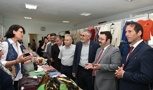 İnönü Halk Eğitim Merkezi el emeği ürünler sergisi açtı