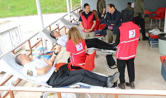 Jandarma vatandaş el ele kan bağış kampanyası düzenlendi