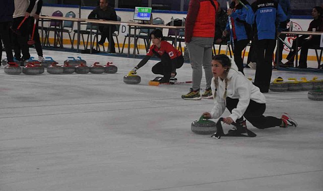 Kars'ta Curling Türkiye Şampiyonası heyecanı sürüyor