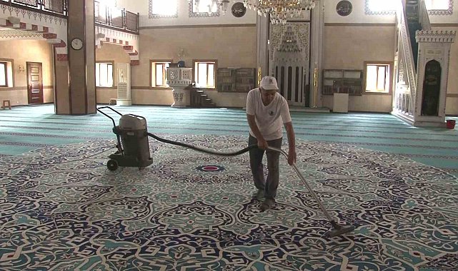 Kartal'da Kurban Bayramı öncesi camii ve cemevleri dezenfekte edildi