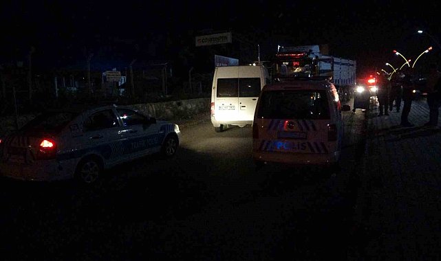 Kendisini araca kilitleyen tır sürücüsü polise zor anlar yaşattı