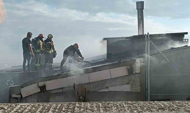 Kocaeli'de inşaat halindeki 8 katlı binanın çatısında yangın
