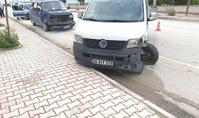 Kulu'da minibüslerin çarpıştığı kaza ucuz atlatıldı