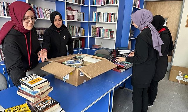 Kütahya Necip Fazıl Kısakürek Anadolu Lisesi'nde kitap toplama kampanyası