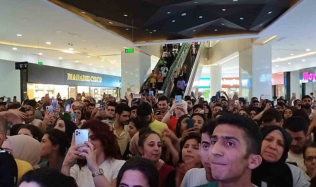 Mardian Mall'da düzenlenen konsere yoğun ilgi