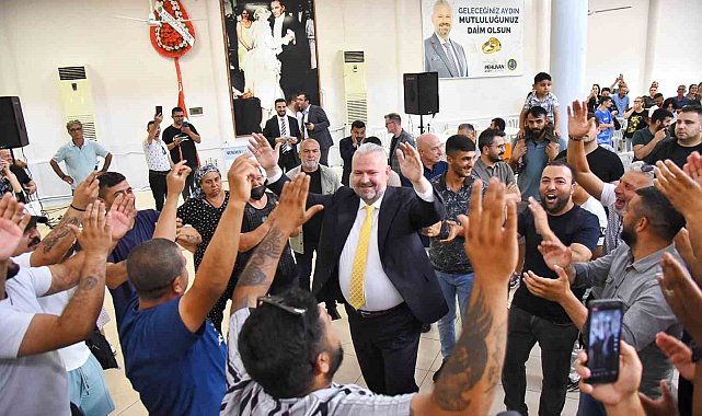 Menemen'de bayramlaşma töreninde müjde üstüne müjde