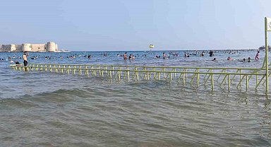 Mersin'de plajlar Kurban Bayramında doldu taştı