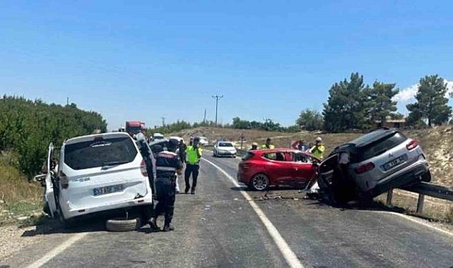 Mersin'de zincirleme trafik kazası: 9 yaralı