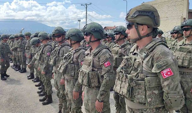 NATO'nun talebi üzerine Türk komandolar Kosova'ya geldi