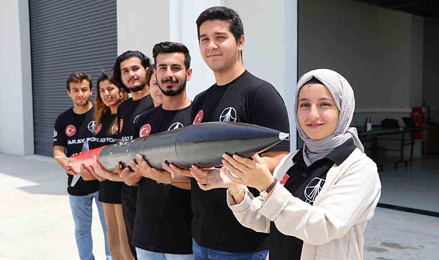 Öğrenciler 3 kilometre irtifaya çıkabilen roket tasarladı