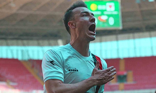 Onur Arı, Eskişehirspor'dan ayrıldığını duyurdu