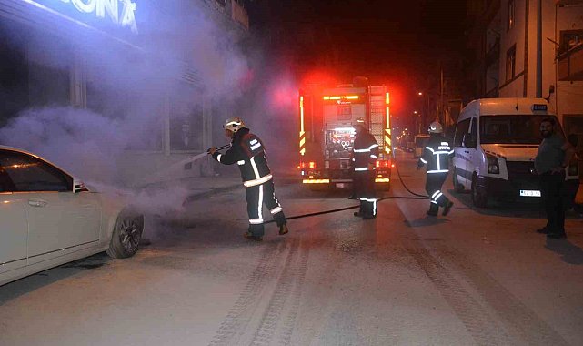 Park halindeki otomobilde çıkan yangın büyümeden söndürüldü