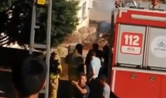 Patlayan elektrik hattında çıkan yangın paniğe neden oldu