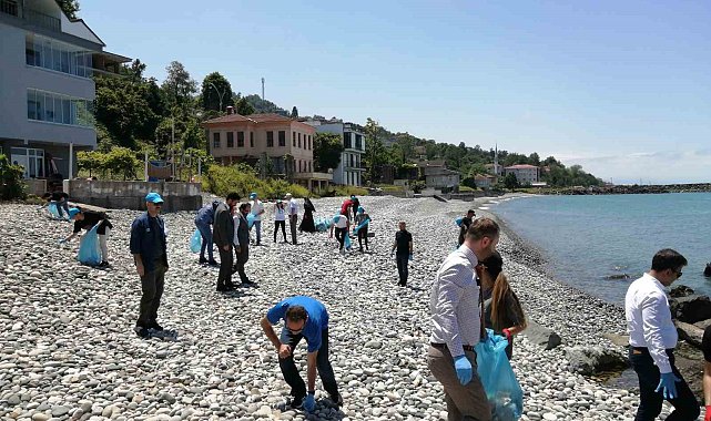 RTEÜ'lü öğrenciler ve akademisyenler kıyı ve sualtı temizliği yaptı