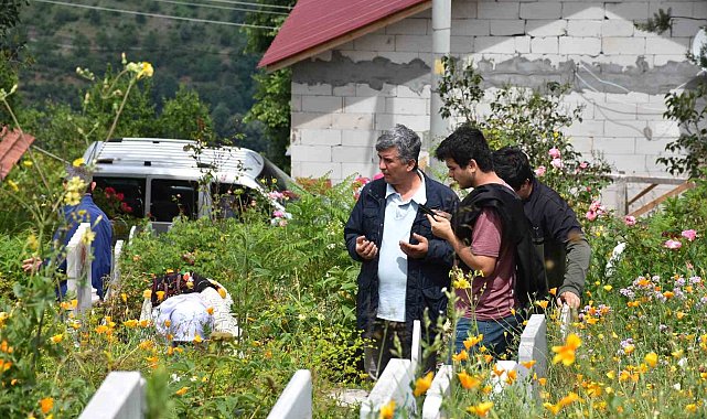 Sakarya'da mezarlıklarda bayram yoğunluğu