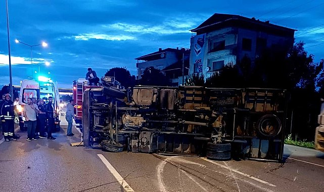 Samsun'da kargo kamyonu devrildi: 1 ölü