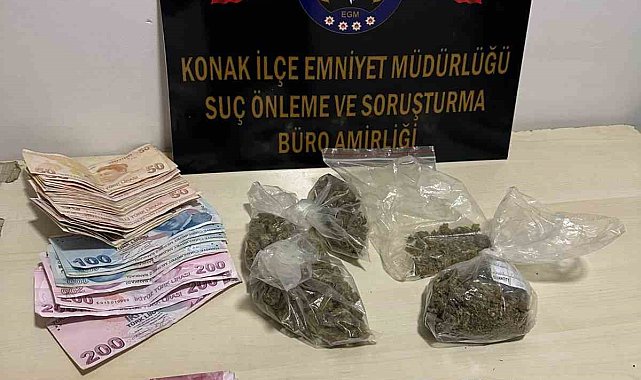 Satışa hazır uyuşturucu maddelerle İzmir polisine yakalandılar