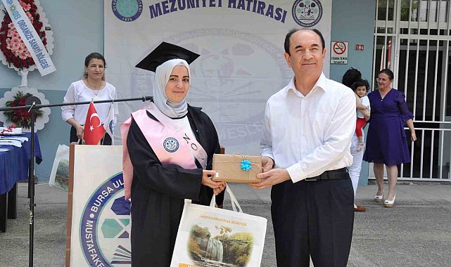 Savaştan kaçan Suriyeli öğrenci yüksekokulu birincilikle tamamladı