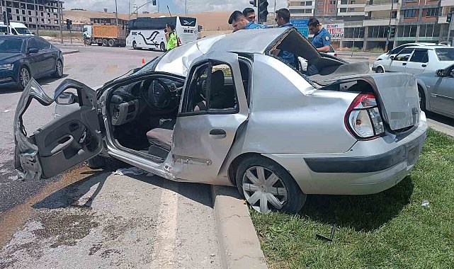 Savrulan otomobil takla atarak durabildi: 4 yaralı