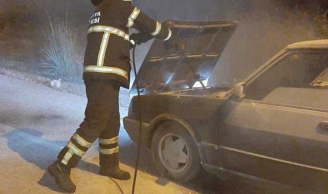 Seyir halindeyken motor kısmında yangın çıkan otomobilde hasar oluştu
