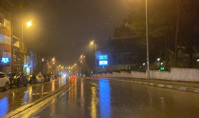 Sinop'ta sağanak su baskınlarına neden oldu