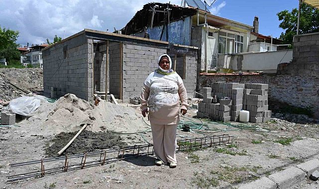 Sobayı benzinle tutuşturmak isterken yaktığı evi belediye yeniden inşa ediyor