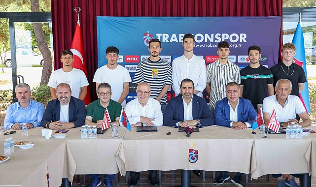 Trabzonspor'dan Akçaabat Sebat Gençlik'e gençlik aşısı
