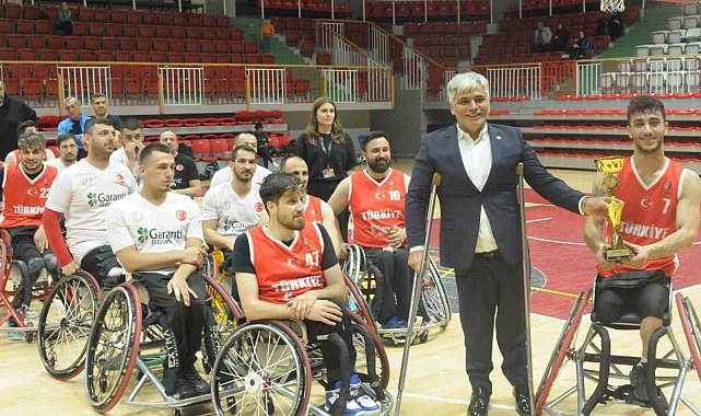 Türkiye ABD'yi finalde yenerek şampiyonluk kupasını kazandı