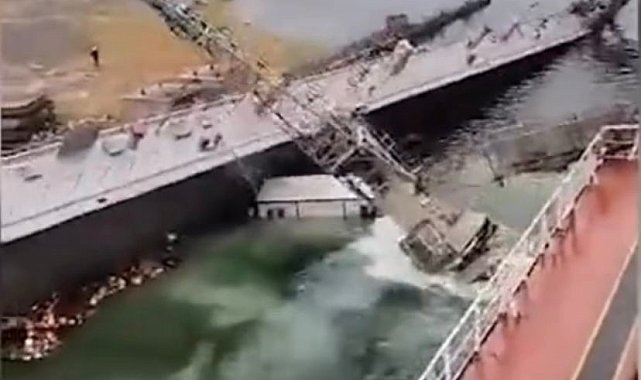 Tuzla tersanesinde korkutan anlar: Gemi havuzu battı