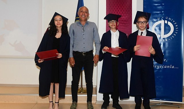 ÜYEP'li öğrencilerin mezuniyet sevinci