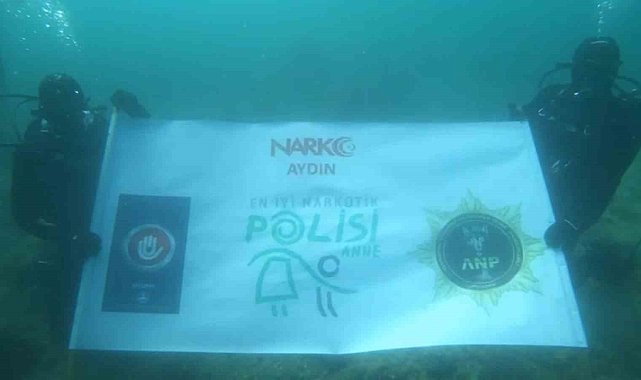 Uyuşturucunun zararlarına deniz altından dikkat çektiler