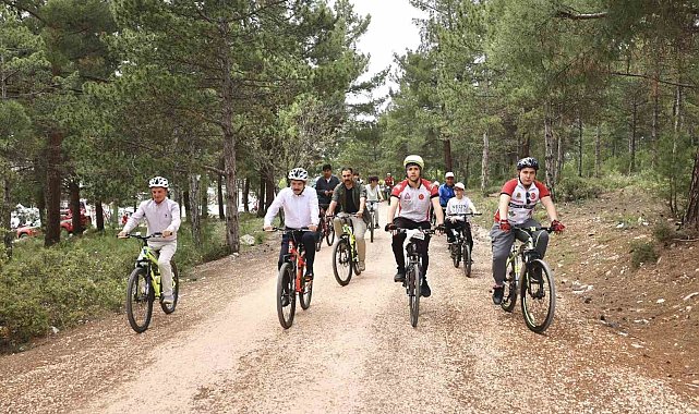 Vali Kızılkaya, Çevre Haftasında gençlerle pedalladı
