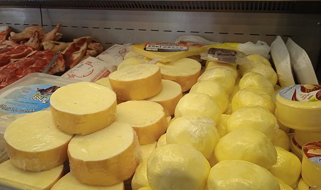 Vatandaşlar şarküterilerde en çok peynir ve zeytin çeşitlerine rağbet gösteriyor