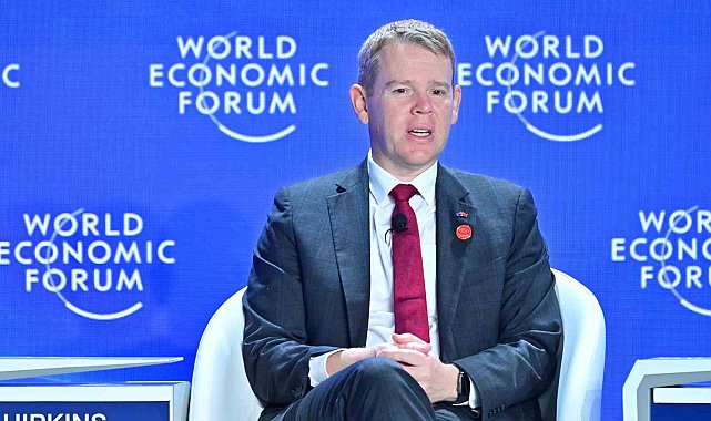 Yeni Zelanda Başbakanı Hipkins, yedek uçak kullandığı için eleştirilerin hedefinde