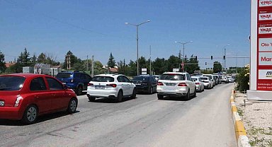 Afyonkarahisar-Antalya kara yolunda tatil dönüşü yoğunluğu