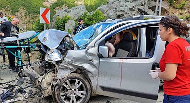 Artvin'de bayram dönüşü trafik kazası: 8 yaralı