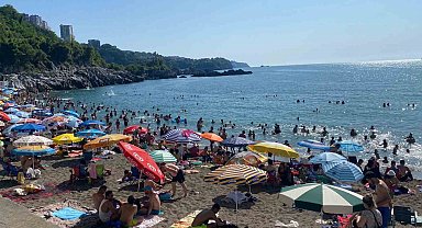 Bayramda Kapuz Plajı ziyaretçi akınına uğradı