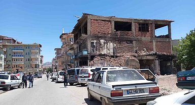 Doğanşehir'de ağır hasarlı binaların yıkımına başlanıyor