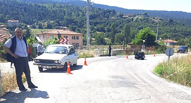 Domaniç'te otomobil ile motosiklet çarpıştı: 2 yaralı