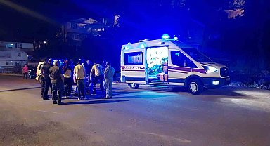 Duvara çarpan pat pat devrildi: 3 yaralı