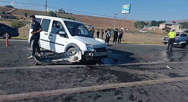 Erciş'te üç araç kazaya karıştı: 13 yaralı