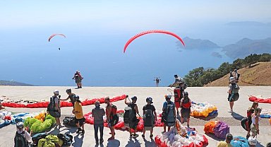 Fethiye, bayram tatilinde yamaç paraşütçülerinin gözdesi oldu