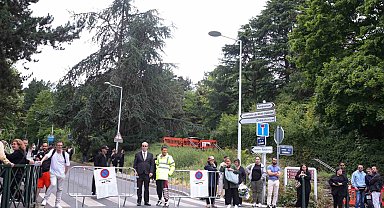 Fransa'da polis kurşunuyla ölen genç defnedildi