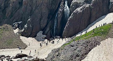 Hakkari'de terörden temizlenen Cilo Dağları ve Sat Buzul Gölleri'ne yoğun ilgi