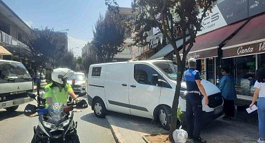 Kaldırıma park eden 9 araca ceza