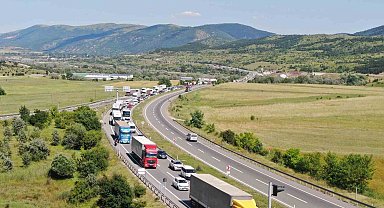 Karabük'te bayram dönüşü yoğunluğu tatilin son gününde de devam ediyor