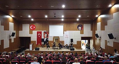 Muğla'da depremzedeler bayram konseri ile moral buldu