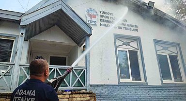 Restoranda çıkan yangın çevreye sıçradı, ekipler alevlere müdahale ediyor